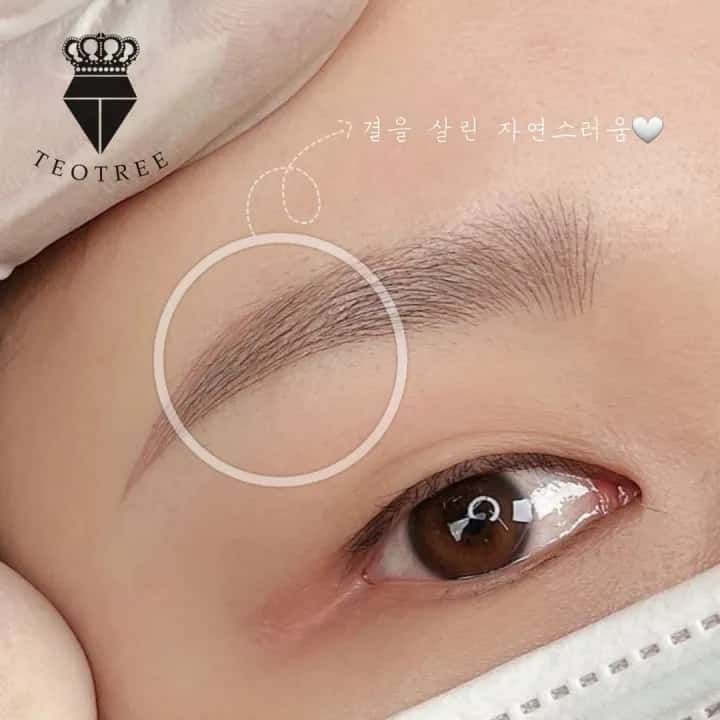 여자자연눈썹