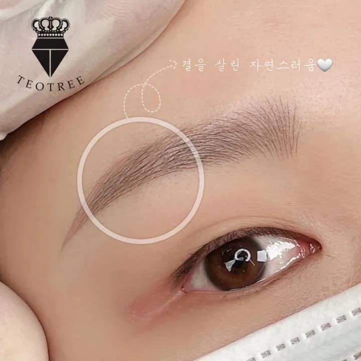 여자자연눈썹