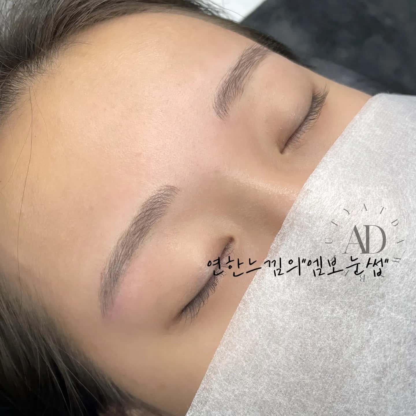 여자 자연눈썹
